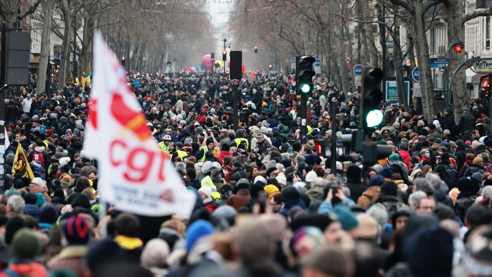 Protesta ne Paris, por Macron zotohet te vazhdoje reformen e pensioneve